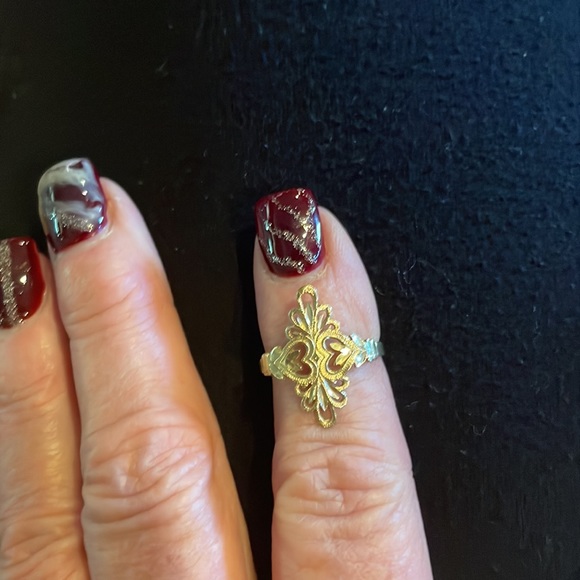 Jewelry - 🔥SALE🔥 Ladies 14 karat gold Diamond cut heart leaf ring